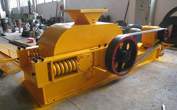 透輝石對輥式破碎機(jī) 透輝石對輥式破碎機(jī)