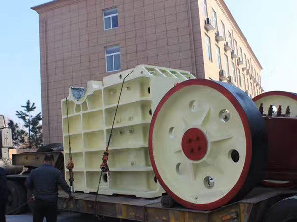 立軸破碎機(jī)剖面圖